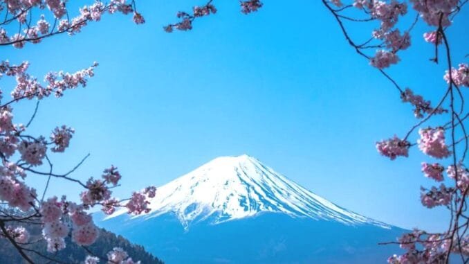 Is the Sky Always Blue? - Digital Media Engineering