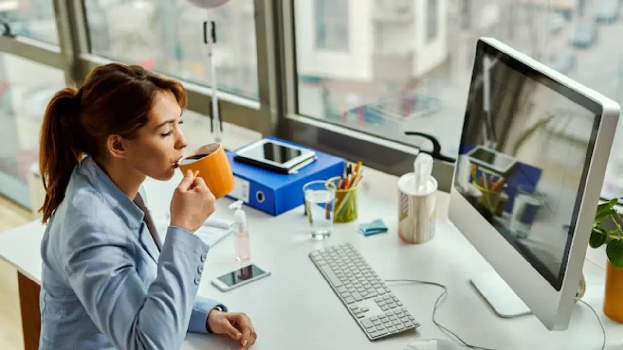 Social Jet Lag Causes Millions in Losses for Employees - Digital Media Engineering
