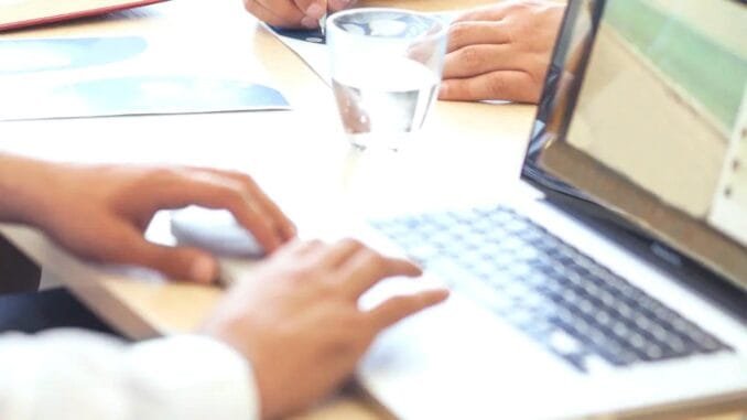 Social Jet Lag Causes Millions in Losses for Employees - Digital Media Engineering