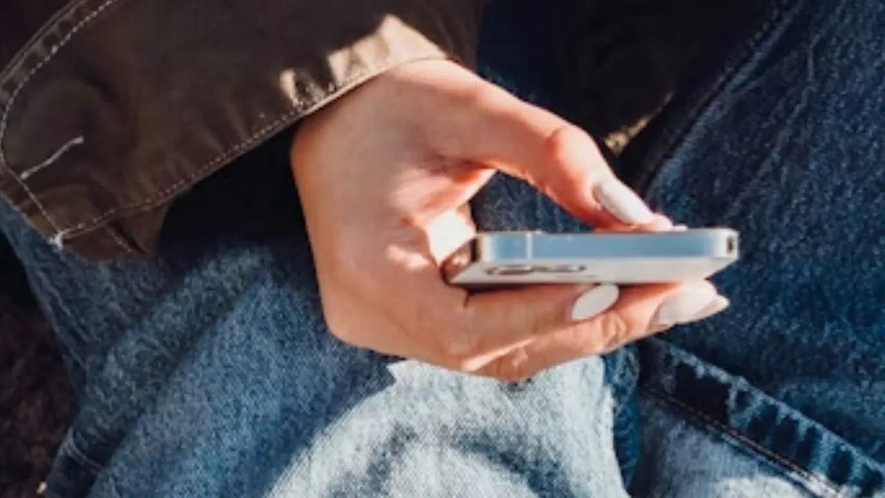 iPhone Users Not Updating at Risk - Digital Media Engineering